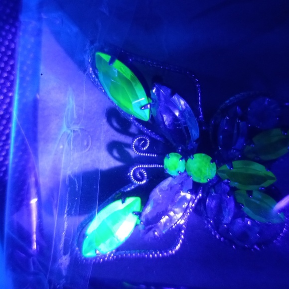 VTG GLOWING Green & Blue Marquise Rhinestone Butterfly Brooch - Picture 7 of 8